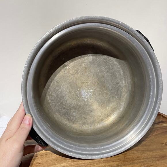 WEAR EVER 4 qt. Stock Pot Dutch Oven No. 824 Aluminum NO LIDE Made USA Vintage - Picture 7 of 12